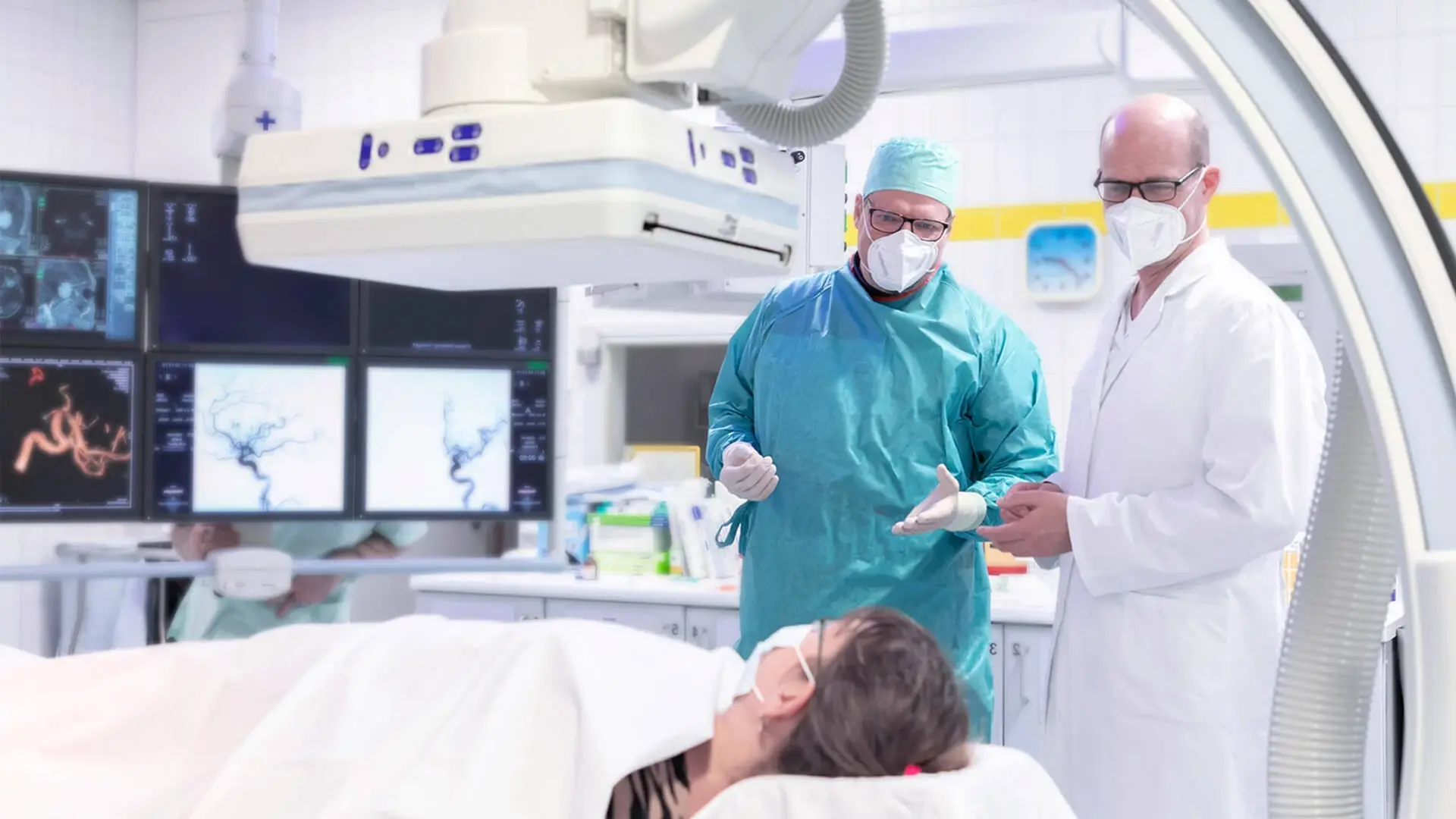 Eine Patientin während einer Schlaganfall Behandlung.