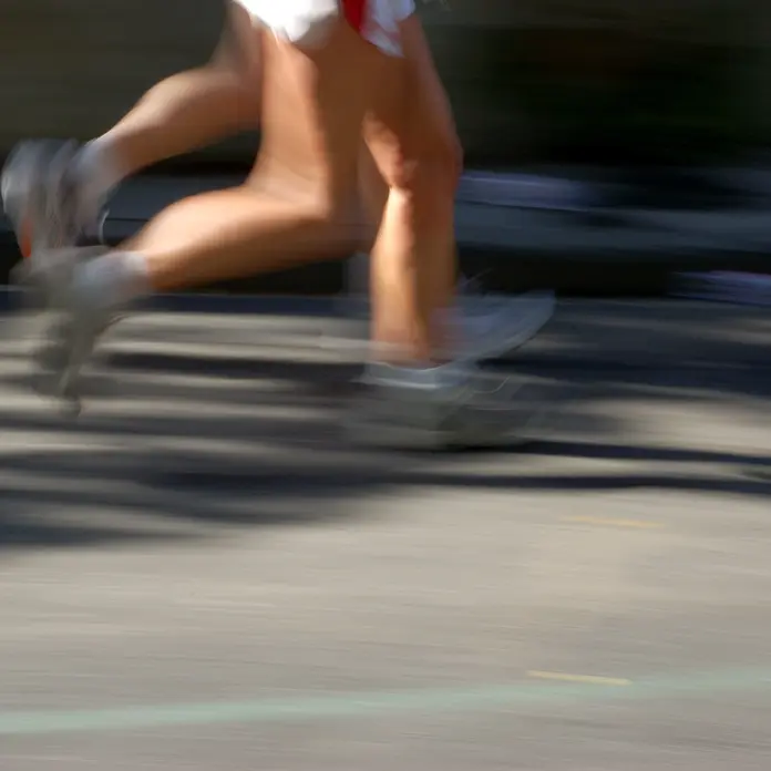 Die Beine eines Joggers.