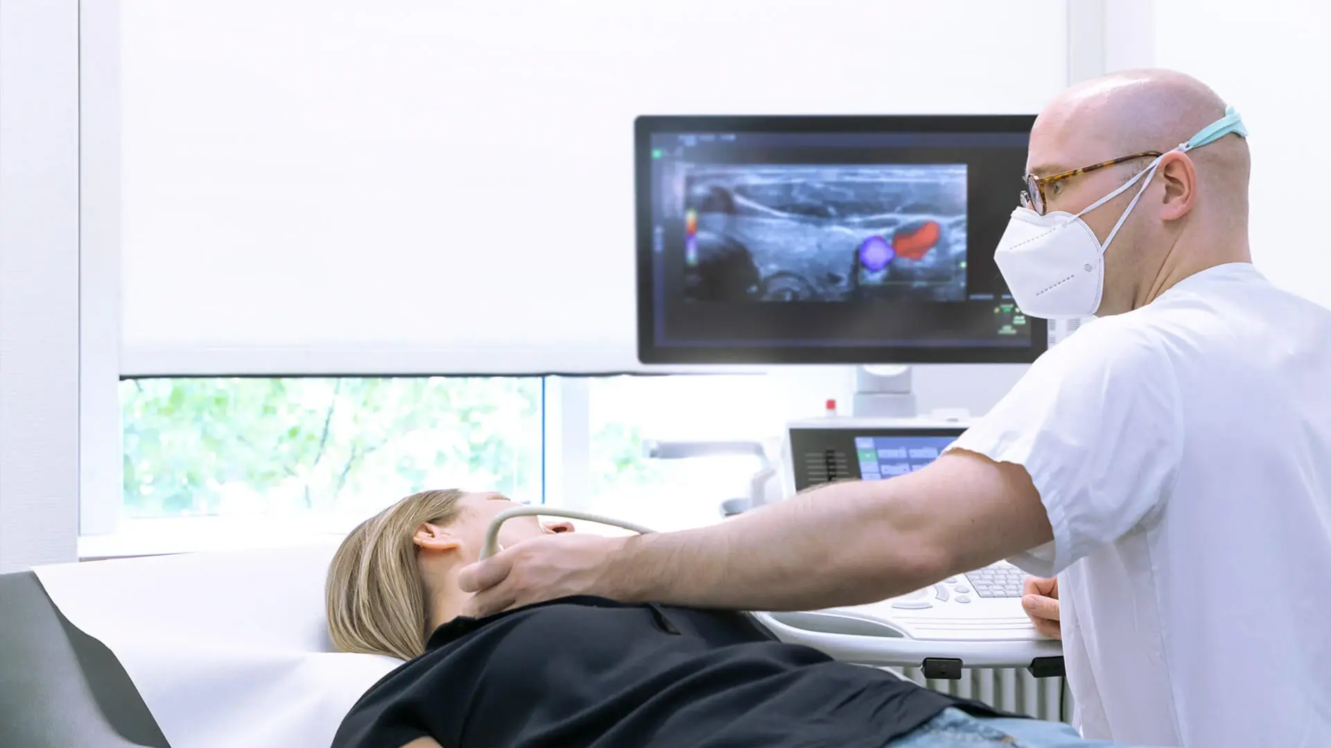 Ultraschall Untersuchung auf Tumore am Hals