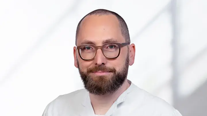 Portrait von Dr. Julian Busch