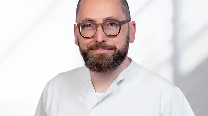 Portrait von Dr. Julian Busch