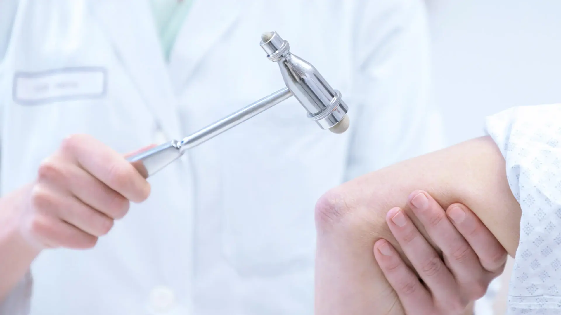 Ein Patient während einer Untersuchung auf Multiple Sklerose.