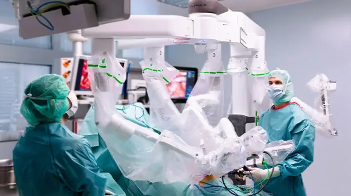 OP-Situation mit dem Da Vinci-Roboter