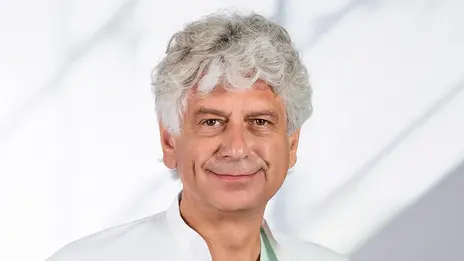 Dr. Stefan John, Klinik für Innere Medizin 8, Schwerpunkt Kardiologie - Schwerpunkt Internistische Intensivmedizin