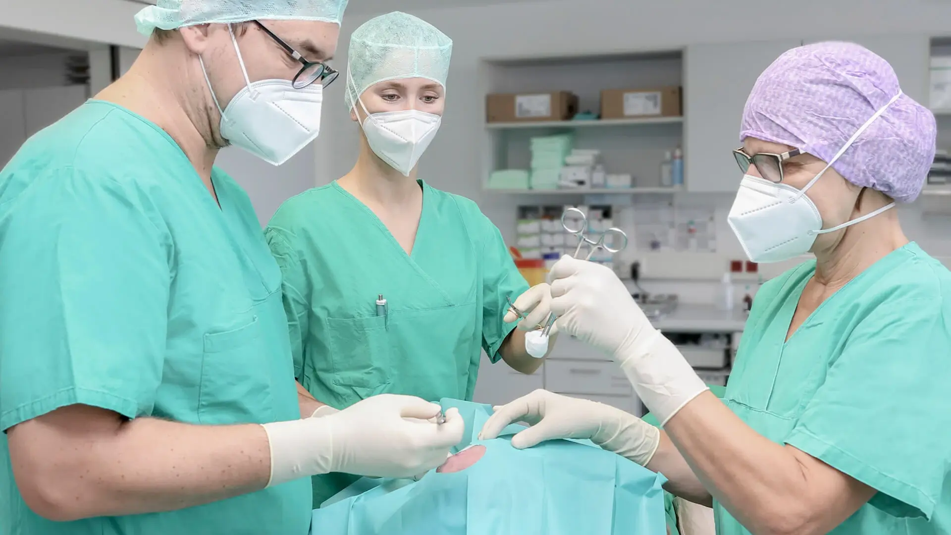 OP-Situation bei einem kleinen dermatologischen Eingriff