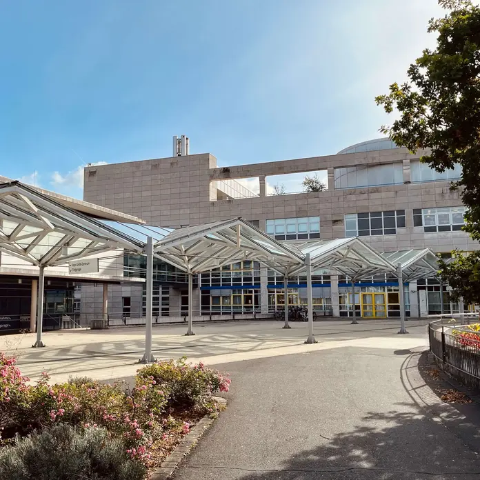 Klinikum Nürnberg Campus Süd, Eingangsbereich außen