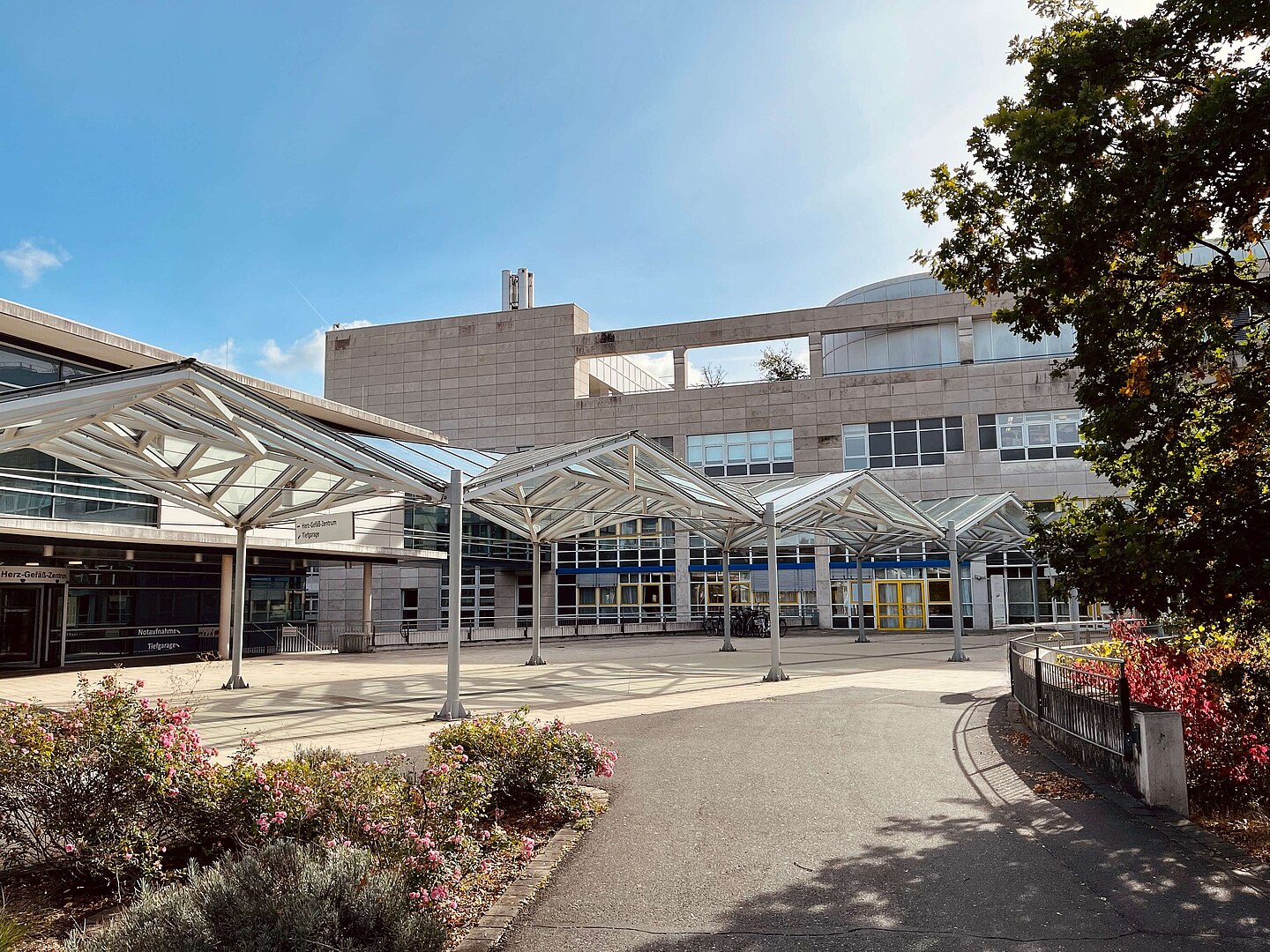 Klinikum Nürnberg Campus Süd, Eingangsbereich außen