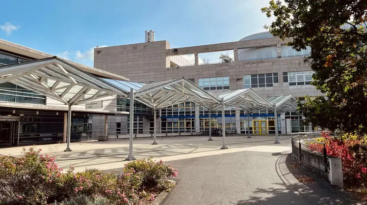 Klinikum Nürnberg Campus Süd, Eingangsbereich außen