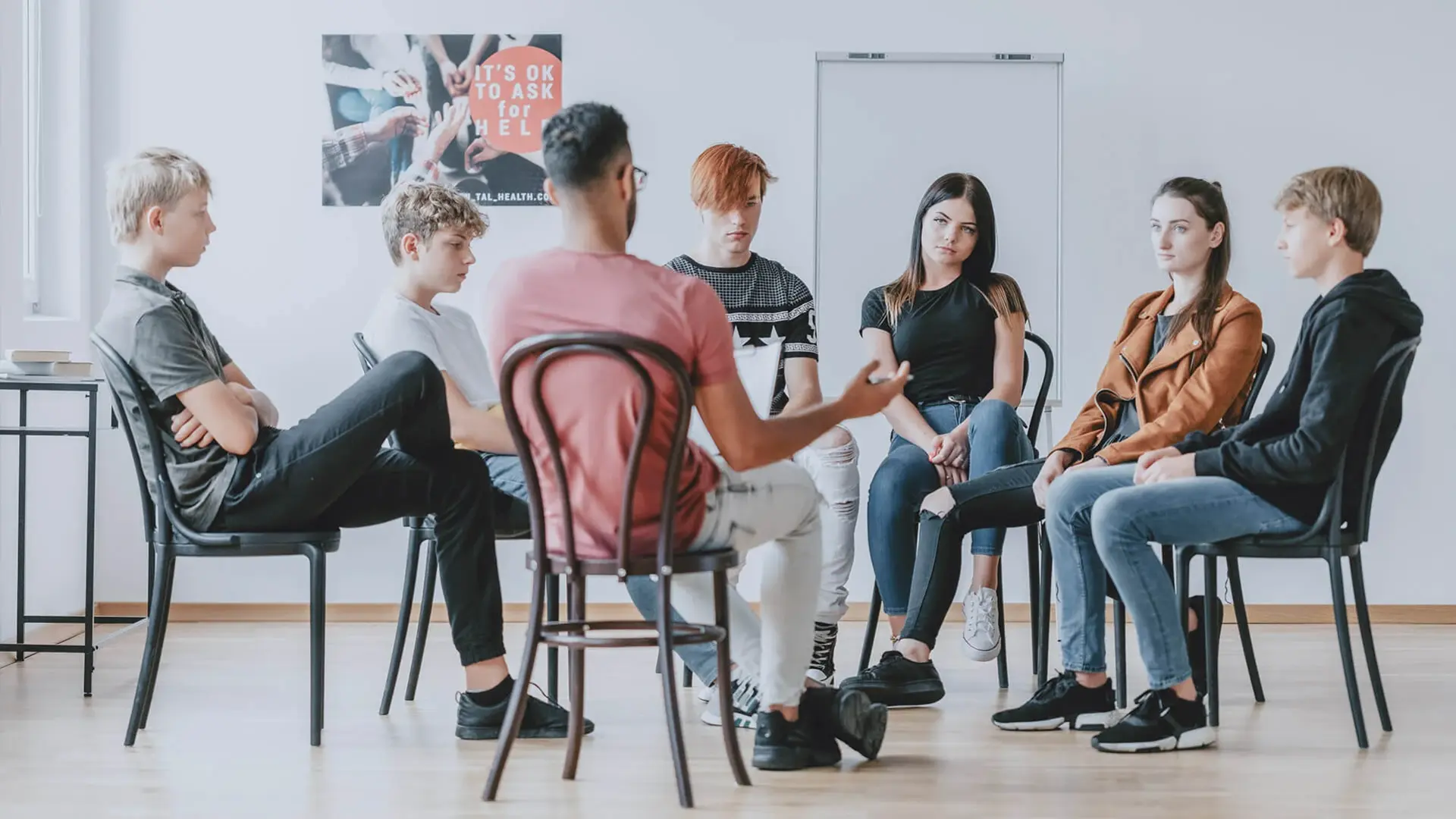 Jugendliche während einer Gruppentherapiesitzung