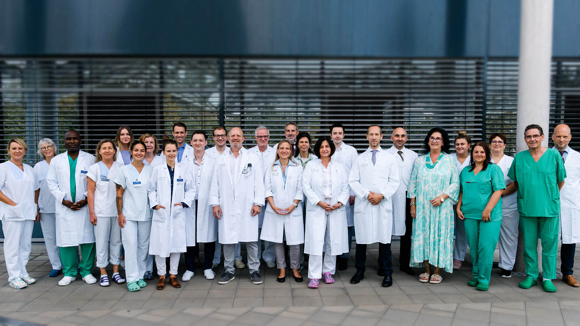 Das Teambild zeigt die Mitarbeitenden der Neurochirurgie. 